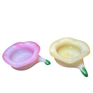 Vintage 2 flower shape rare ashtray. One pink and one yellow.